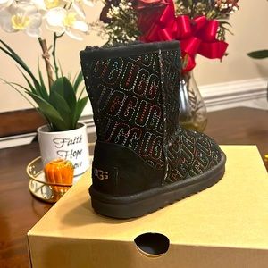 Black kids Ugg boot, with multi colored Ugg going through out.